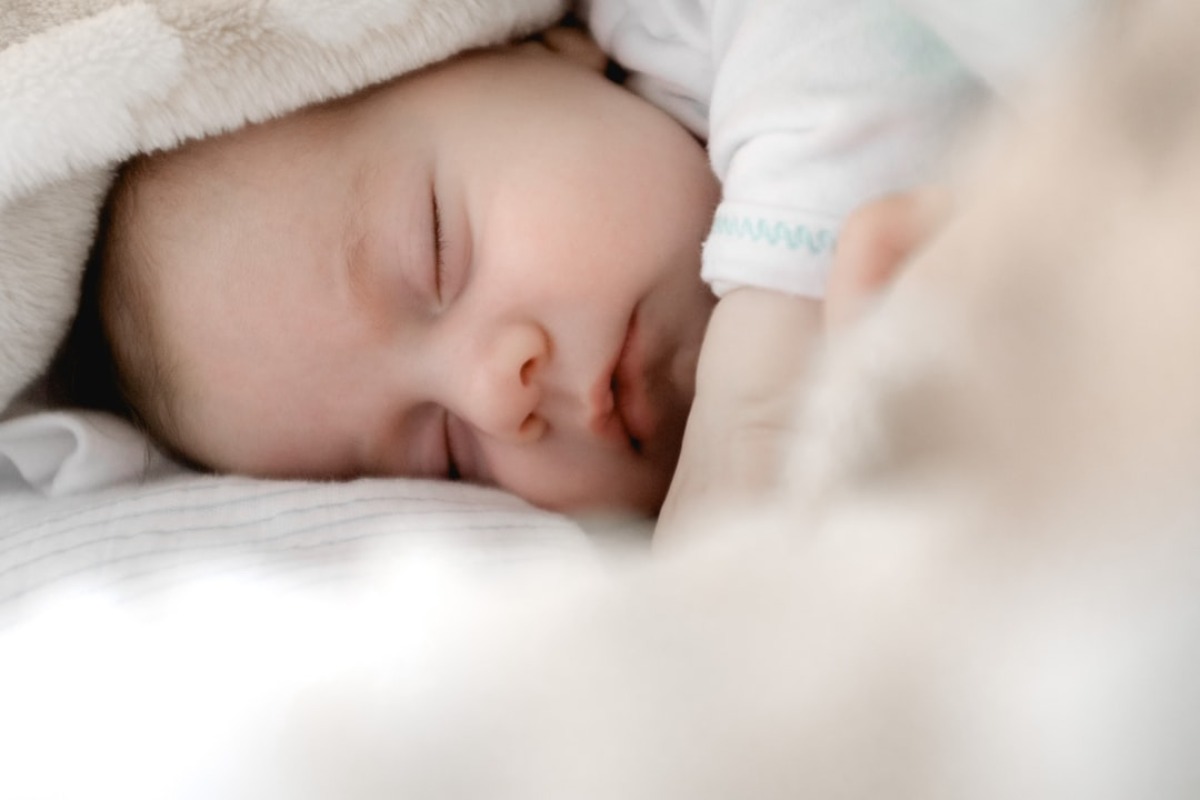 Titelbild zu „Gesunder und sicherer Babyschlaf im ersten Lebensjahr“
