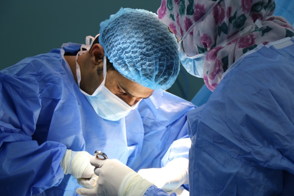 Titelbild zu „Was versteht man unter plastischer Chirurgie?“
