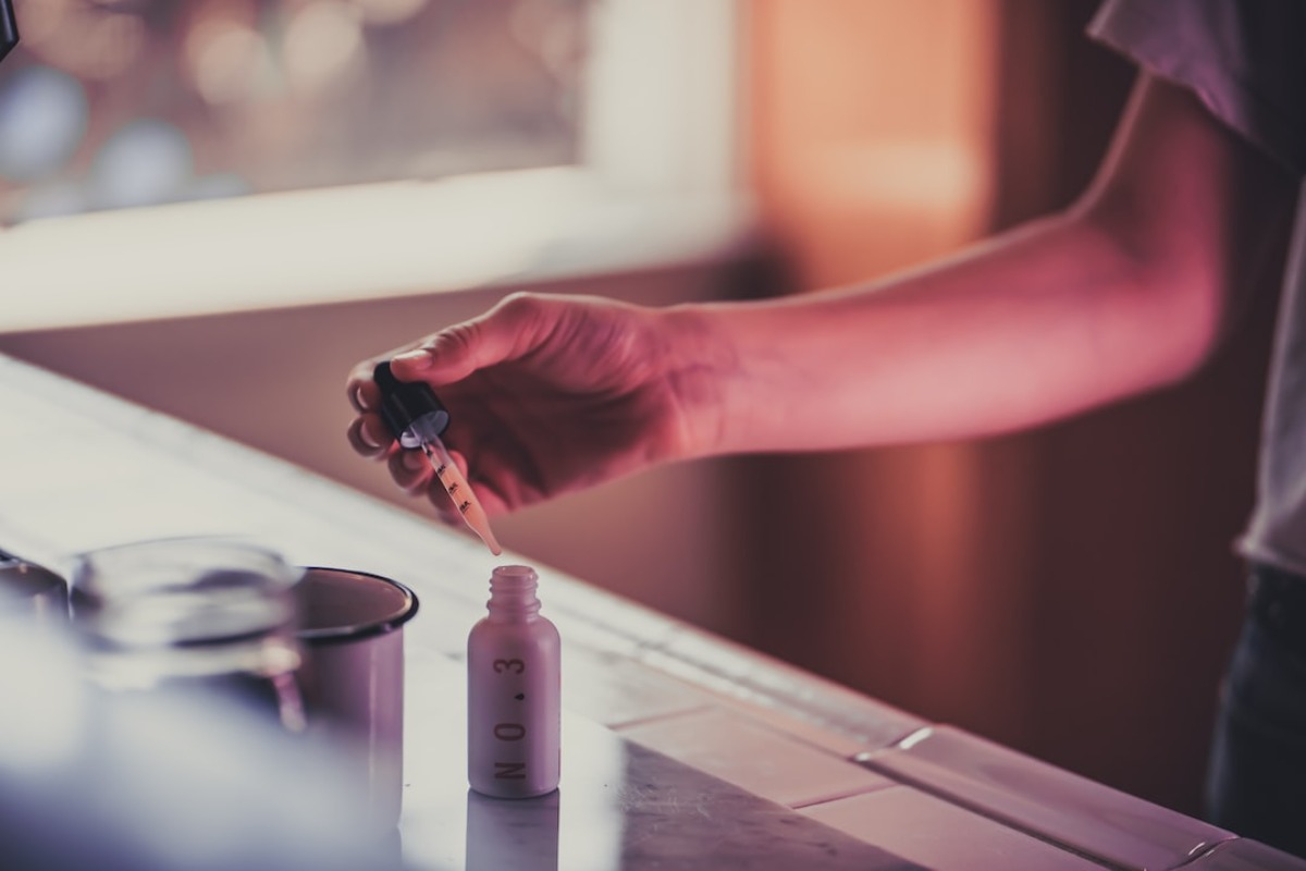 Titelbild zu „CBD – wirksame Hilfe bei Akne?“