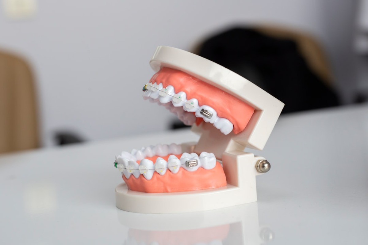 Titelbild zu „Wie wählt man die richtige Zahnklinik aus? Ein umfassender Ratgeber“