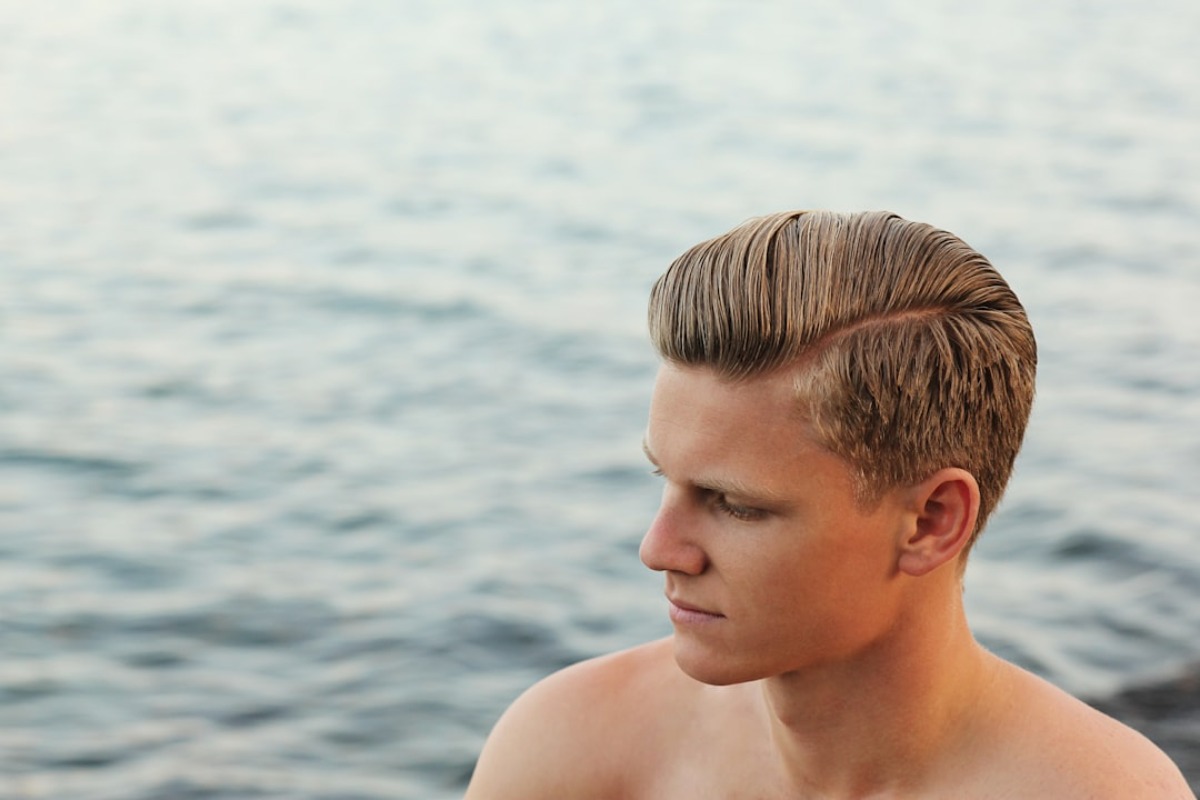 Titelbild zu „Endlich volles und gesundes Haar: Für wen kommt eine Haartransplantation in Frage?“